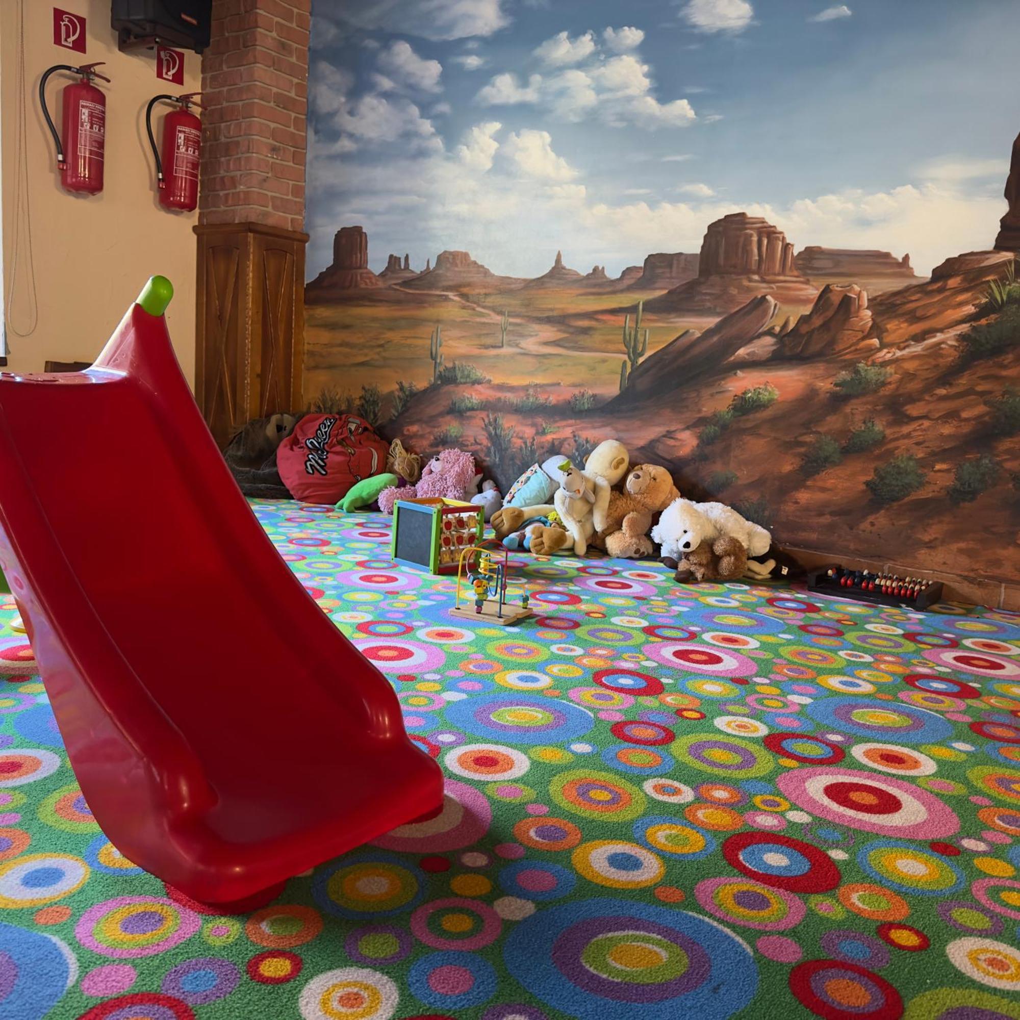 Country Saloon Bela Otel Dış mekan fotoğraf