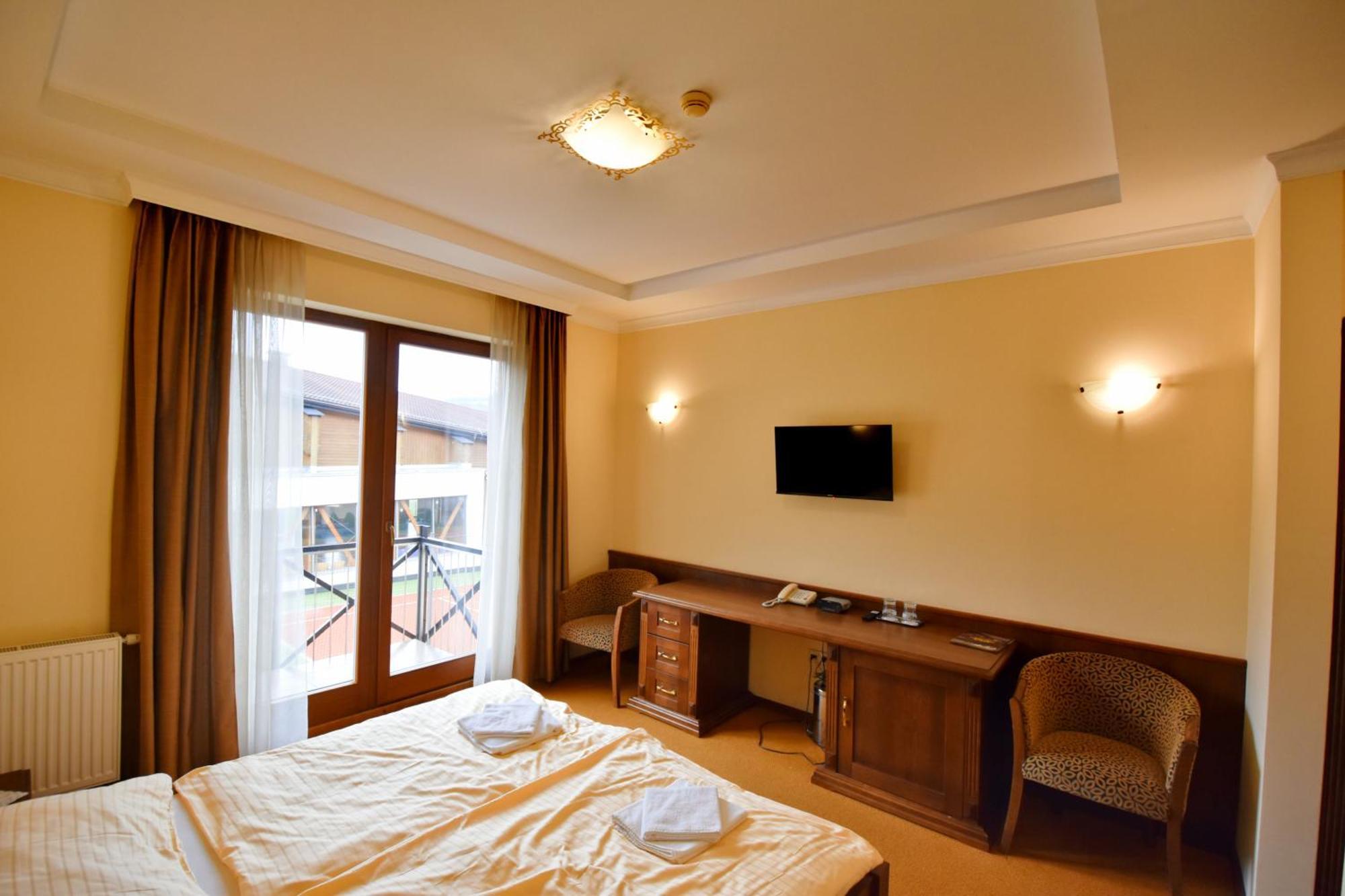 Country Saloon Bela Otel Dış mekan fotoğraf