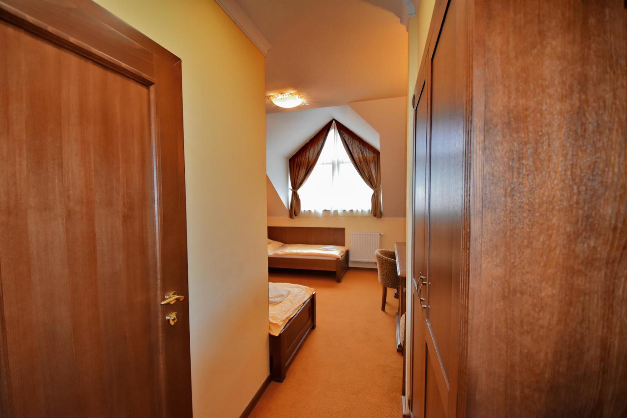 Country Saloon Bela Otel Oda fotoğraf