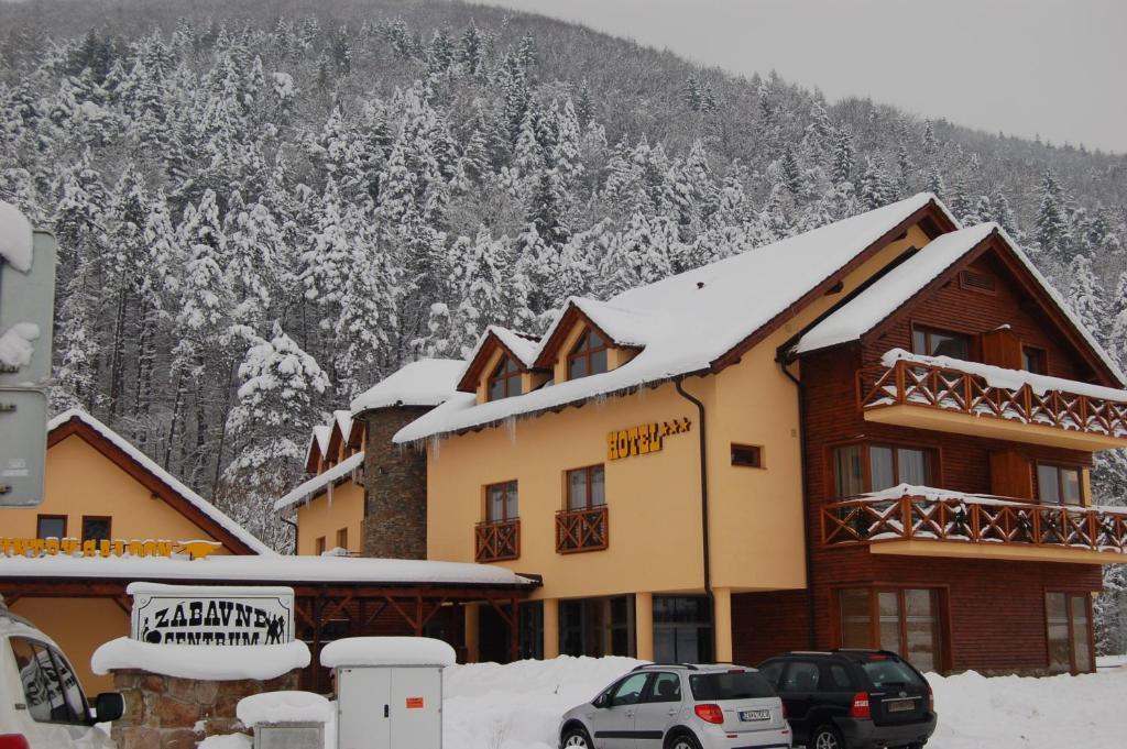 Country Saloon Bela Otel Dış mekan fotoğraf